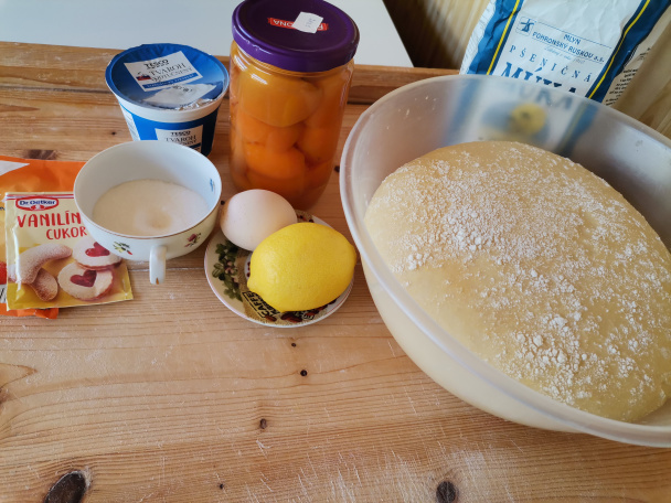 Tvarohové koláče s marhuľami a mrveničkou (fotorecept) - obrázok 1