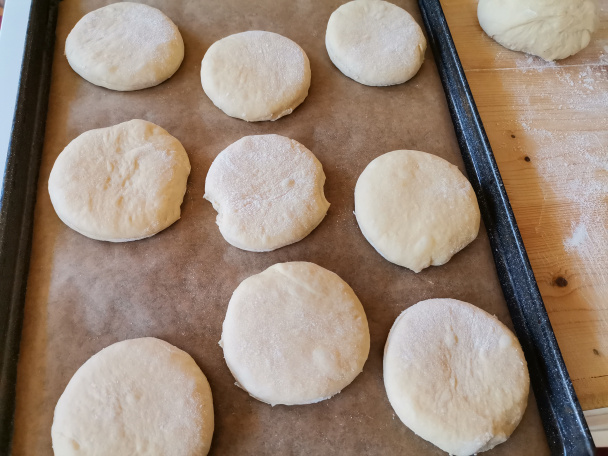 Tvarohové koláče s marhuľami a mrveničkou (fotorecept) - obrázok 3