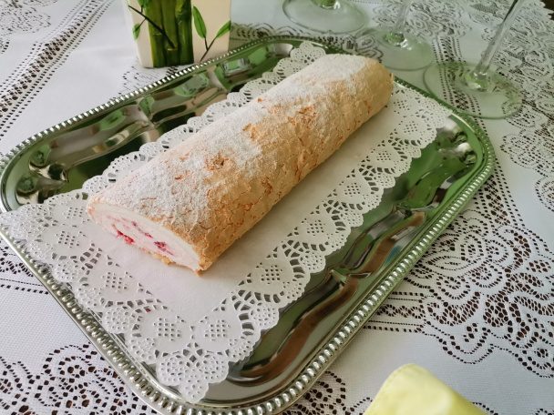 Roláda zo snehového cesta s čučoriedkami (fotorecept) - obrázok 11