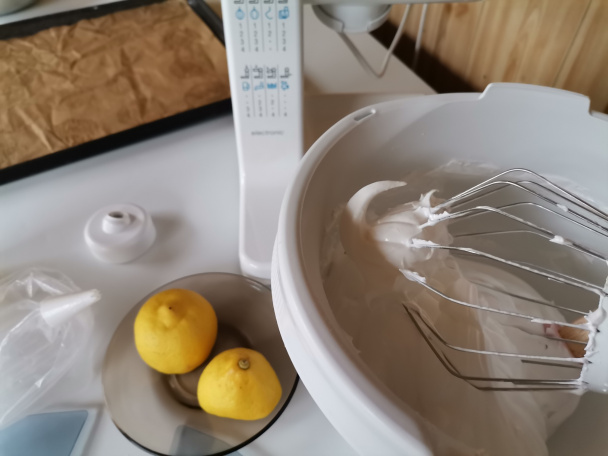 Mini Pavlovky s parížskou šľahačkou (fotorecept) - obrázok 4