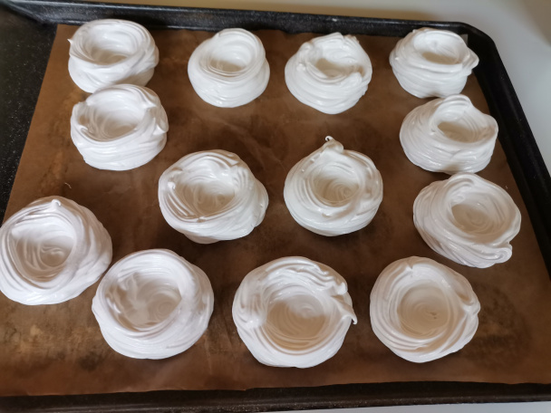 Mini Pavlovky s parížskou šľahačkou (fotorecept) - obrázok 5