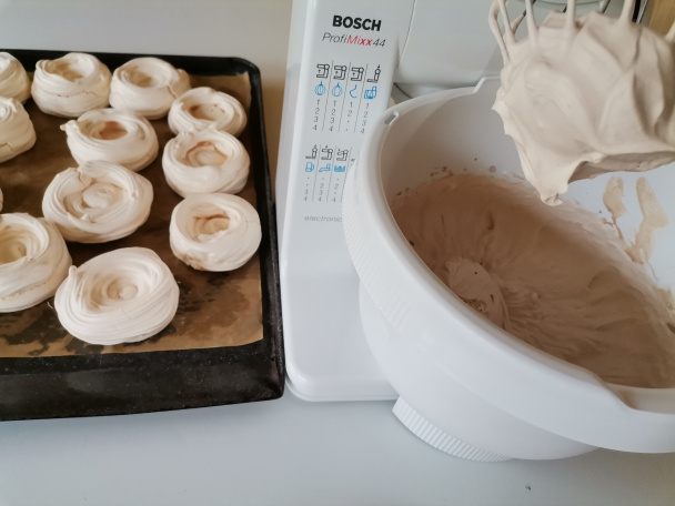 Mini Pavlovky s parížskou šľahačkou (fotorecept) - obrázok 6