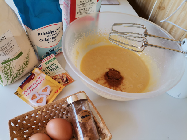 Hrnčekový slivkový koláč s tvarohom (fotorecept) - obrázok 1