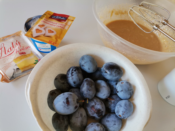 Hrnčekový slivkový koláč s tvarohom (fotorecept) - obrázok 2