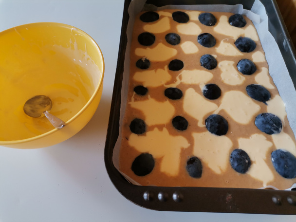 Hrnčekový slivkový koláč s tvarohom (fotorecept) - obrázok 3