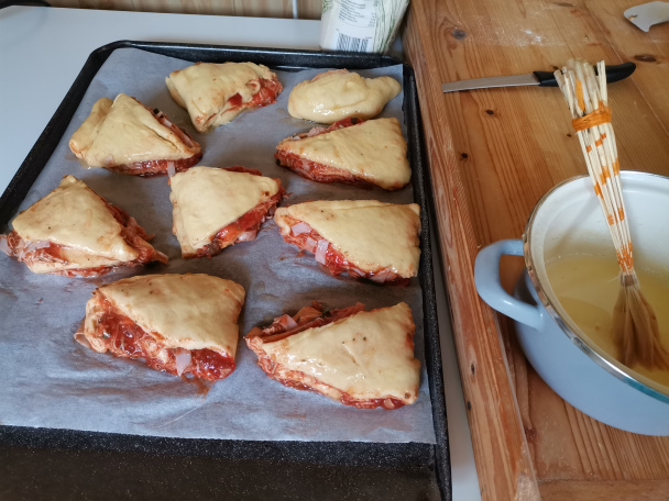 Pizza trojuholníky zo šľahačkového cesta (fotorecept) - obrázok 6