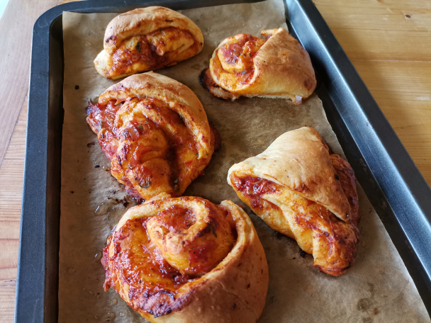 Pizza trojuholníky zo šľahačkového cesta (fotorecept) - obrázok 7