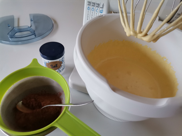 Kávová roláda s tiramisu krémom (fotorecept) - obrázok 2