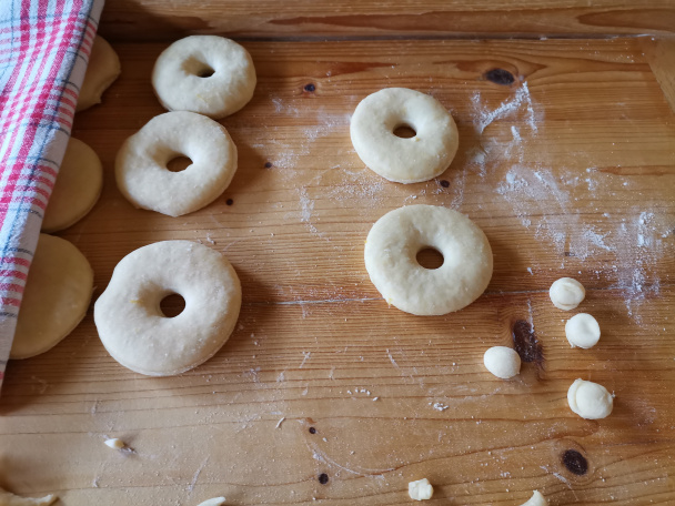 Jemné šišky plnené marmeládou (fotorecept) - obrázok 6