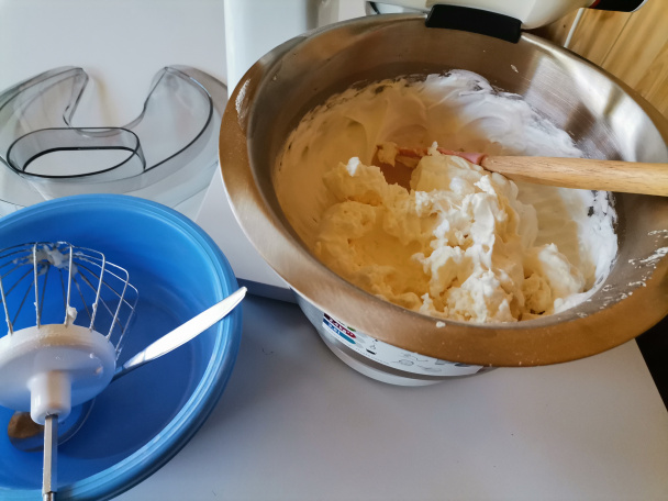Roláda s mascarpone a jahodami (fotorecept) - obrázok 1