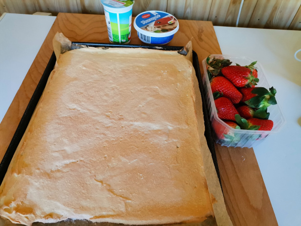 Roláda s mascarpone a jahodami (fotorecept) - obrázok 3