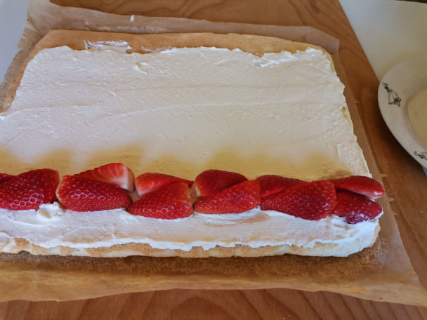 Roláda s mascarpone a jahodami (fotorecept) - obrázok 5