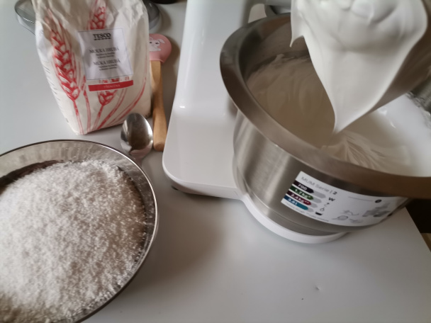 Kokosovo-jablkové rezy so žĺtkovou polevou (fotorecept)  - obrázok 5