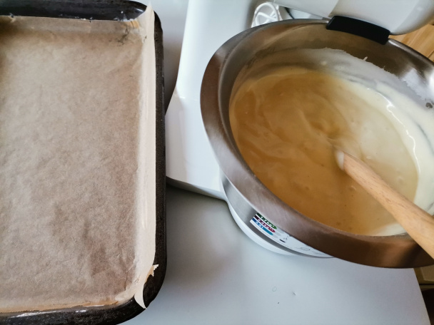 Jahodový zákusok s jogurtovou plnkou a želé (fotorecept) - obrázok 3