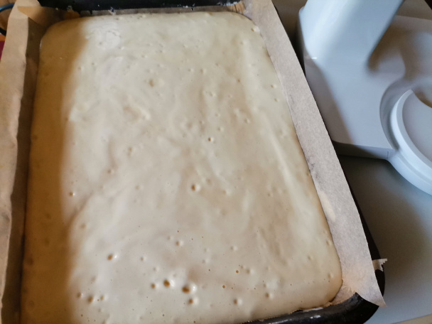 Jahodový zákusok s jogurtovou plnkou a želé (fotorecept) - obrázok 4