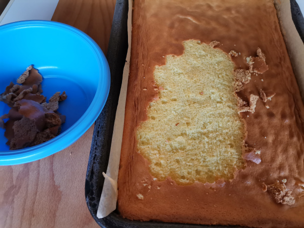 Jahodový zákusok s jogurtovou plnkou a želé (fotorecept) - obrázok 6