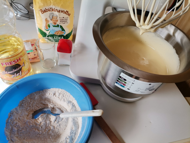 Škoricové rezy s kyslou smotanou (fotorecept) - obrázok 1