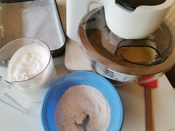 Jablkový zákusok s tvarohovou šľahačkou (fotorecept)  - obrázok 3