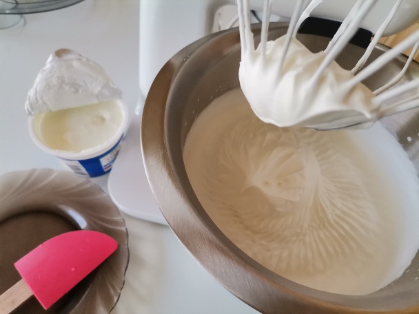 Jablkový zákusok s tvarohovou šľahačkou (fotorecept)  - obrázok 8