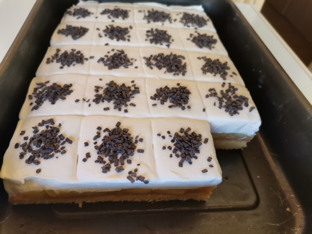 Jablkový zákusok s tvarohovou šľahačkou (fotorecept)  - obrázok 10