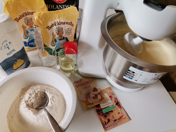 Mramorová torta s mascarpone a jahodami (fotorecept) - obrázok 1