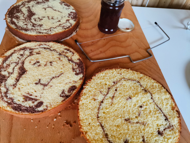 Mramorová torta s mascarpone a jahodami (fotorecept) - obrázok 5