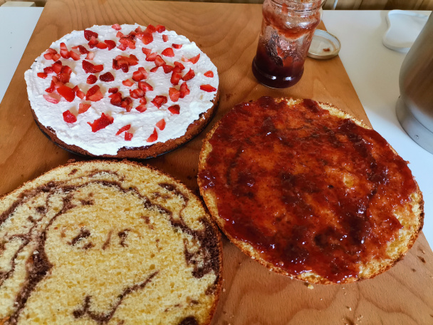 Mramorová torta s mascarpone a jahodami (fotorecept) - obrázok 6