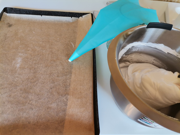 Pavlovky plnené krémom z bielej čokolády (fotorecept)  - obrázok 2