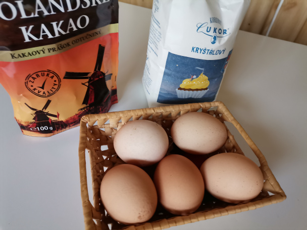 Jahodová roláda bez múky s jogurtovou plnkou (fotorecept) - obrázok 1