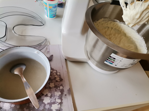 Jahodová roláda bez múky s jogurtovou plnkou (fotorecept) - obrázok 7