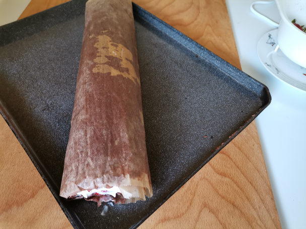 Jahodová roláda bez múky s jogurtovou plnkou (fotorecept) - obrázok 9