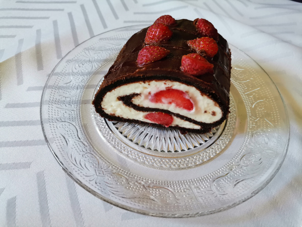 Jahodová roláda bez múky s jogurtovou plnkou (fotorecept) - obrázok 11