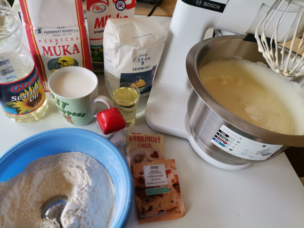 Hrnčekový koláč s tvarohom a ovocím (fotorecept) - obrázok 1