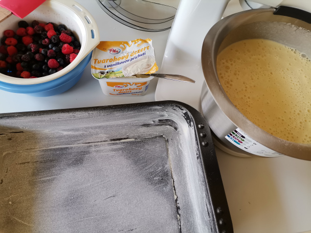 Hrnčekový koláč s tvarohom a ovocím (fotorecept) - obrázok 2