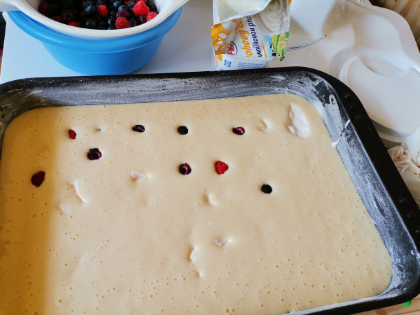 Hrnčekový koláč s tvarohom a ovocím (fotorecept) - obrázok 3