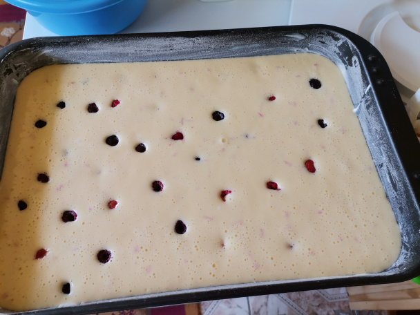 Hrnčekový koláč s tvarohom a ovocím (fotorecept) - obrázok 4