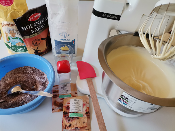 Kakaová roláda s čerešňami a mascarpone (fotorecept) - obrázok 1