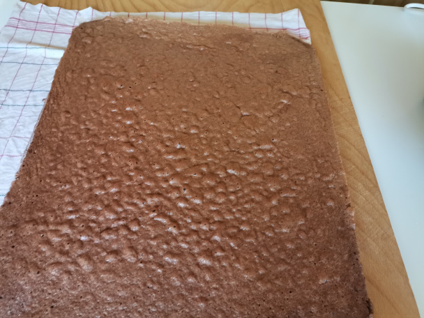 Kakaová roláda s čerešňami a mascarpone (fotorecept) - obrázok 3