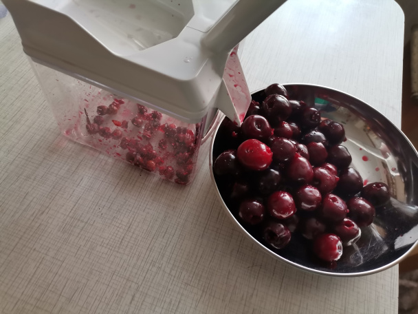 Kakaová roláda s čerešňami a mascarpone (fotorecept) - obrázok 5