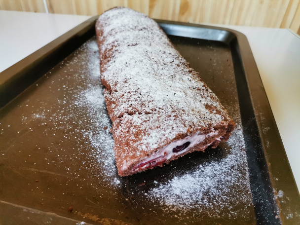 Kakaová roláda s čerešňami a mascarpone (fotorecept) - obrázok 8