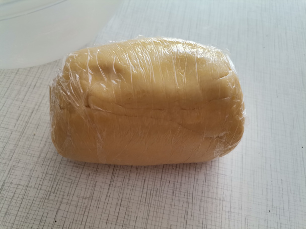 Linecký koláč s tvarohovo-jogurtovou plnkou a ovocím (fotorecept) - obrázok 3