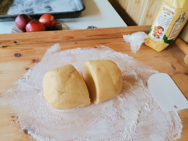 Linecký koláč s tvarohovo-jogurtovou plnkou a ovocím (fotorecept) - obrázok 5