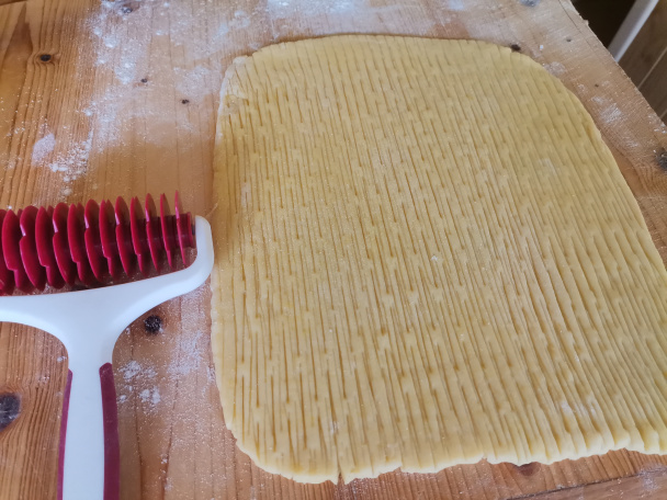 Linecký koláč s tvarohovo-jogurtovou plnkou a ovocím (fotorecept) - obrázok 8