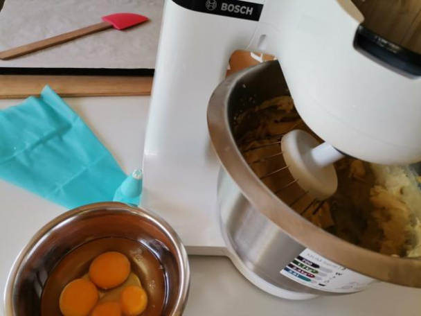 Karamelové tyčinky a miniveterníky z odpaľovaného cesta (fotorecept) - obrázok 3