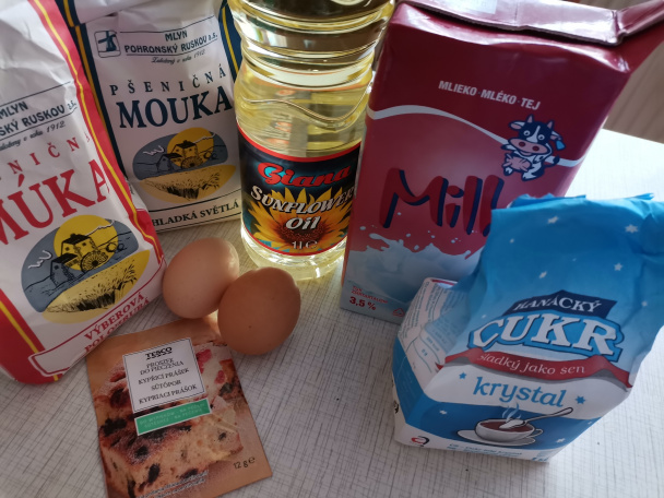 Hrnčekový koláč s tvarohom a ovocím (fotorecept) - obrázok 1