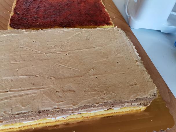 Narodeninová torta so švajčiarskym maslovým krémom a bielou čokoládou (fotorecept)  - obrázok 14