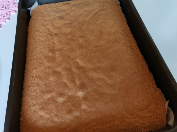 Narodeninová torta so švajčiarskym maslovým krémom a bielou čokoládou (fotorecept)  - obrázok 3