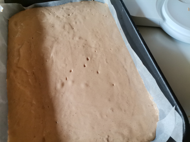 Narodeninová torta so švajčiarskym maslovým krémom a bielou čokoládou (fotorecept)  - obrázok 5