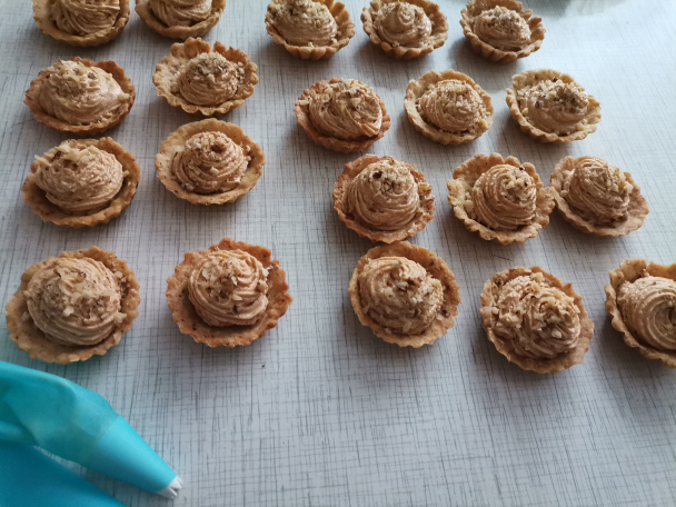 Orechové košíčky s karamelovým krémom (fotorecept)  - obrázok 7