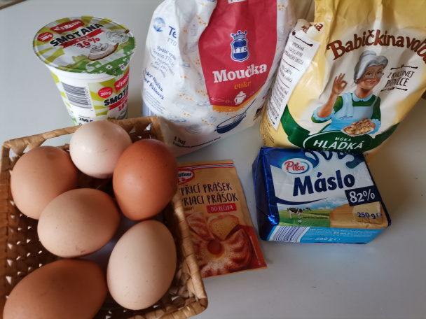 Strúhaný jablkový koláč s bielkovou penou (fotorecept) - obrázok 1